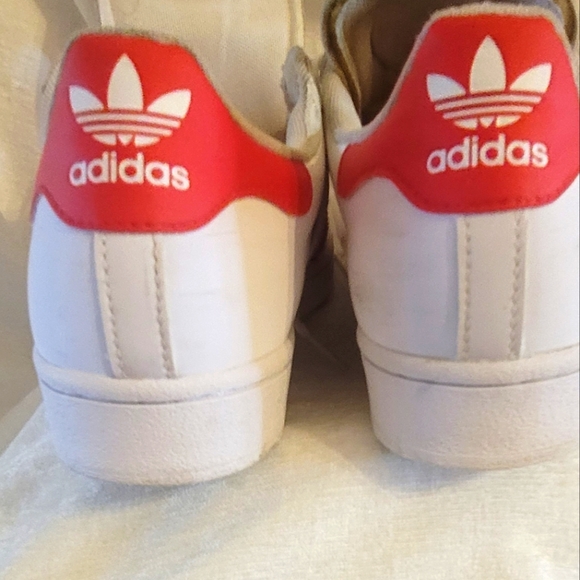 Adidas Superstar Sneakers – •	Men’s 7 US = Women’s 8.5– Rare Red Heart Edition - Picture 3 of 11